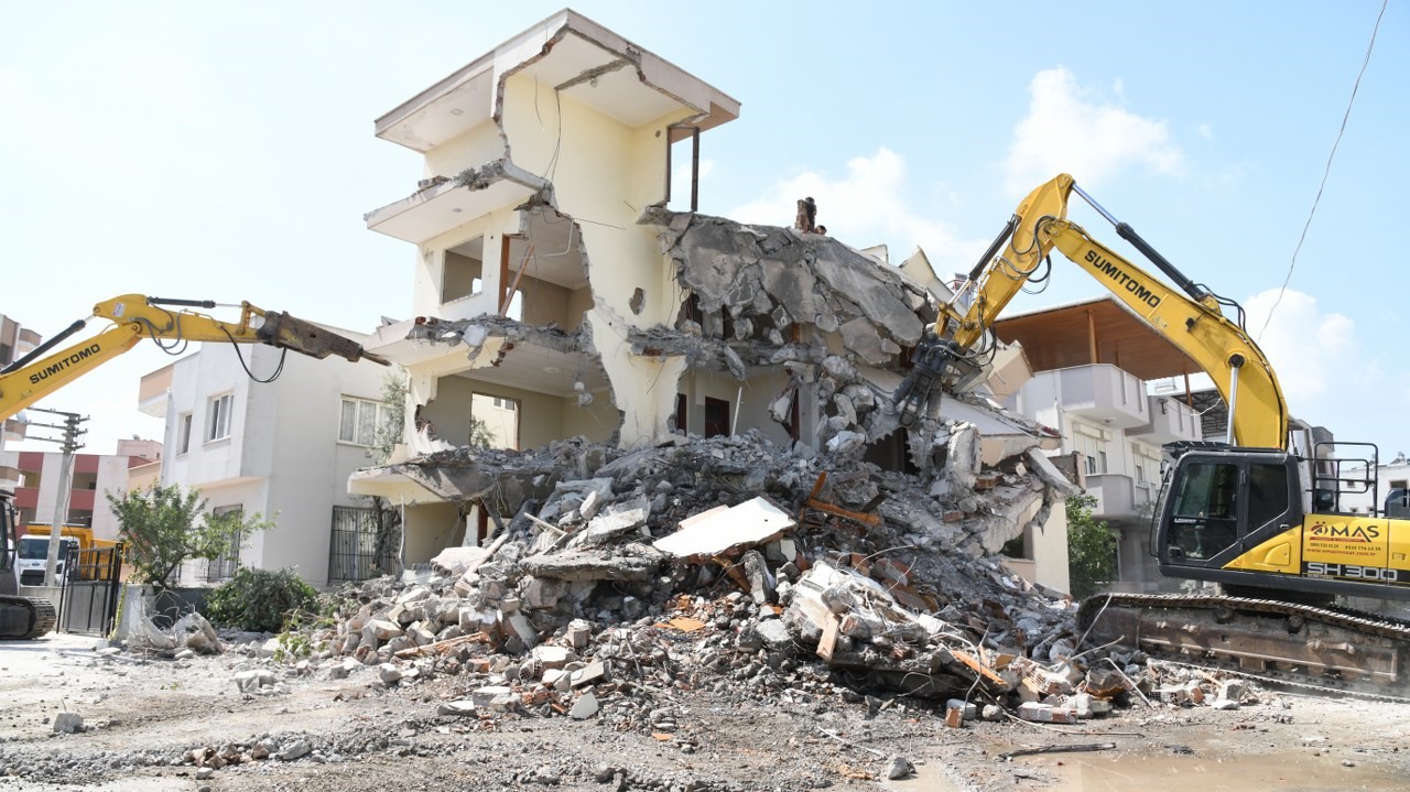 OSMANİYE’DE ETKİLİ OLAN VE ASRIN FELAKETİ OLARAK NİTELENDİRİLEN YIKICI DEPREMLERİN