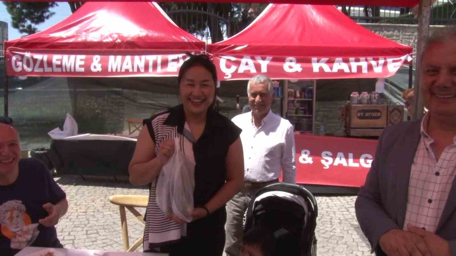 ATAŞEHİR’DE ANTAKYA LEZZET FESTİVALİ DÜZENLENDİ. DÜZENLENEN FESTİVALE, KÜNEFE YEME YARIŞMASI