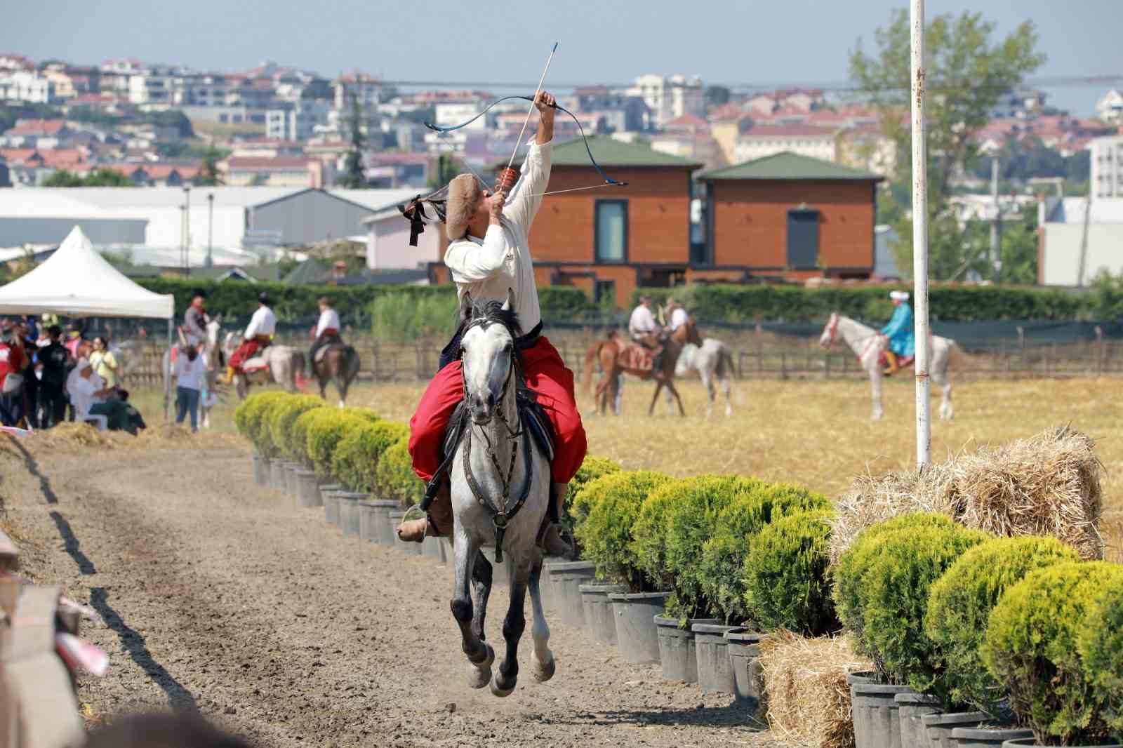 BURSA BÜYÜKŞEHİR BELEDİYESİ’NİN KATIKLARIYLA DÜZENLENEN ATLI OKÇULUK TÜRKİYE ŞAMPİYONASI ÇEYREK