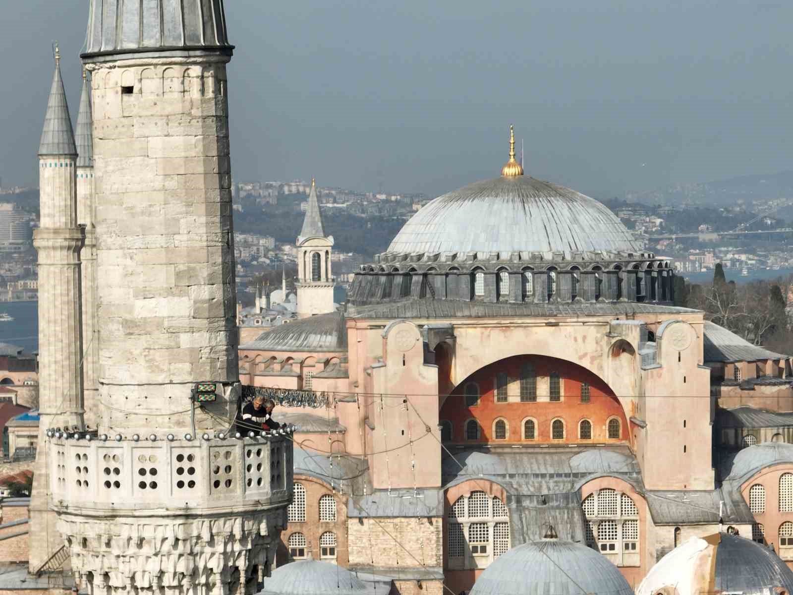 İSTANBUL'UN TARİHİ VE KÜLTÜREL ÖNEME SAHİP İKİ ÖNEMLİ SİMGESİ OLAN