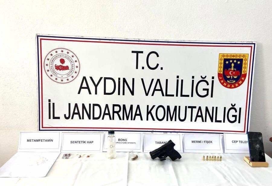 AYDIN'DA İL JANDARMA KOMUTANLIĞI TARAFINDAN KÖŞK İLÇESİNDE ŞÜPHELENİLEREK DURDURULAN ARAÇ