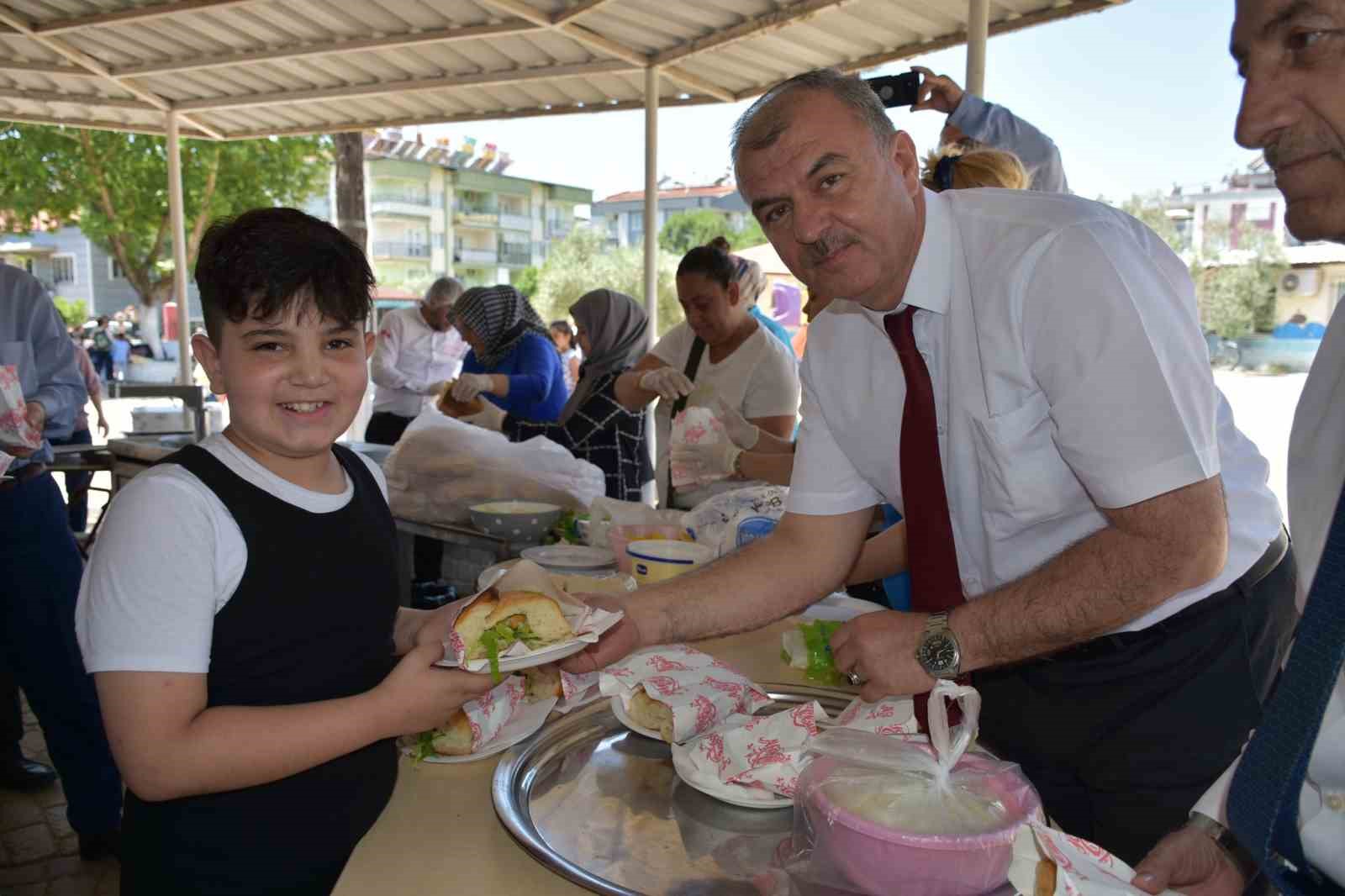 ÇOCUKLARA BALIĞI SEVDİRMEK VE FAYDALARI HAKKINDA BİLİNÇLENDİRMEK AMACIYLA AYDIN’IN EFELER