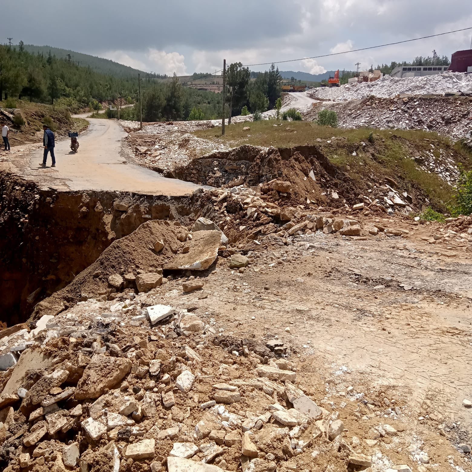 AYDIN’IN BOZDOĞAN İLÇESİNDE ETKİLİ OLAN KUVVETLİ YAĞIŞLARIN ARDINDAN HAREKETE GEÇEN