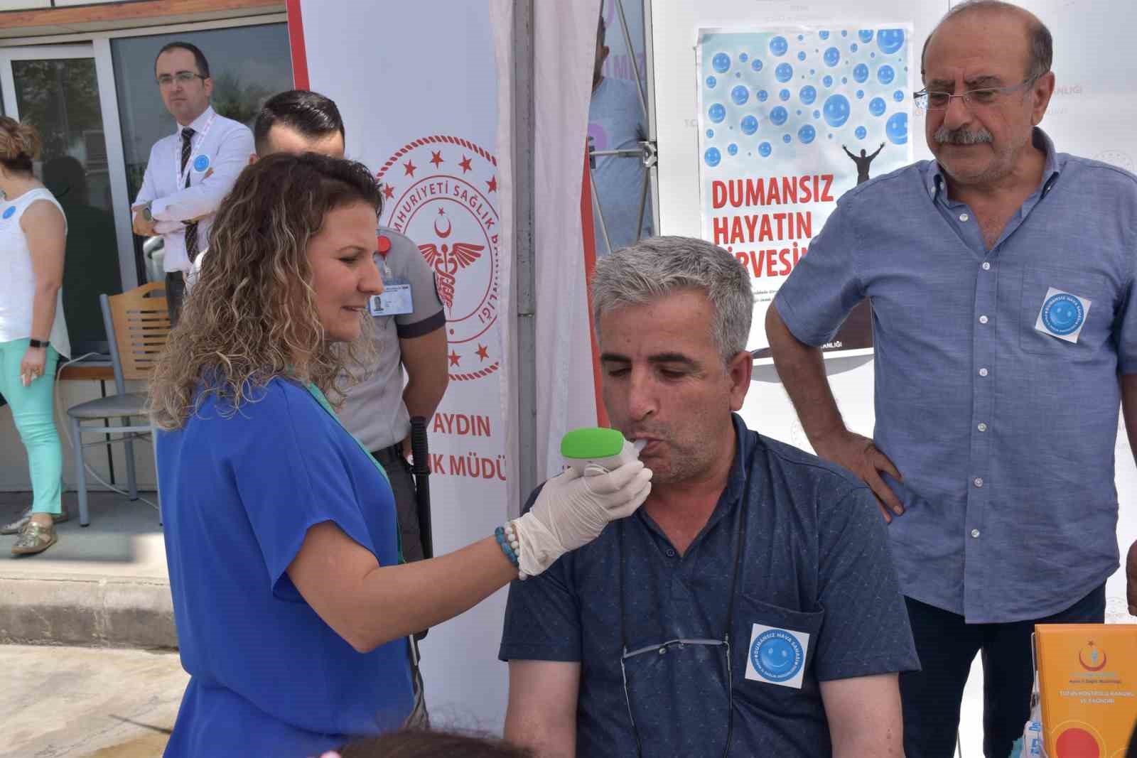AYDIN İL SAĞLIK MÜDÜRLÜĞÜ PERSONELLERİ “DÜNYA TÜTÜNSÜZ GÜNÜ” ÇERÇEVESİNDE STANT