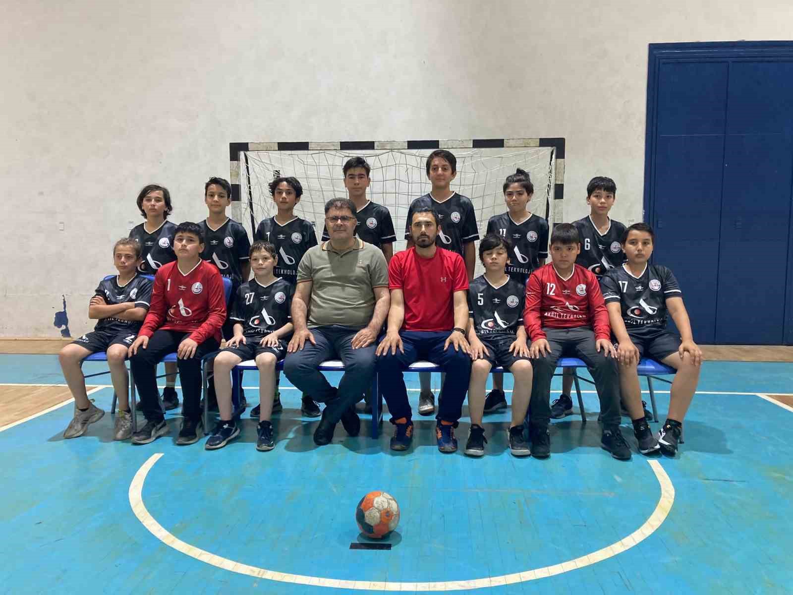AYDIN GAZİPAŞA ORTAOKULU HENTBOL TAKIMI NAMAĞLUP OLARAK TAMAMLADIĞI BÖLGE ŞAMPİYONASI