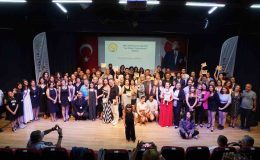 Ayvalık Belediye Tiyatrosu’na iki ödül daha geldi