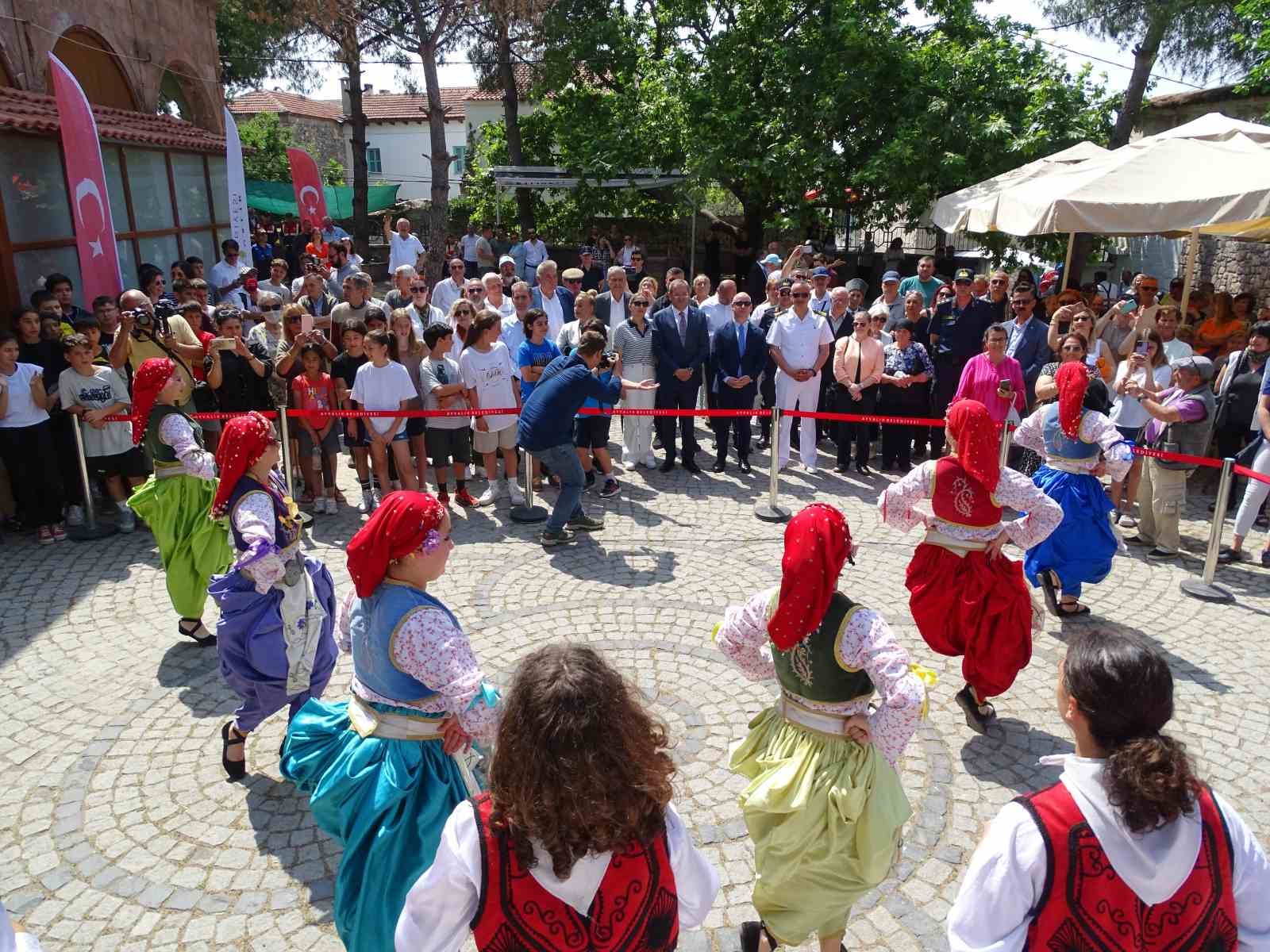 Ayvalık’ta 6. Teferic Şenlikleri başladı AYVALIK’TA 6. TEFERİC ŞENLİKLERİ BAŞLADI