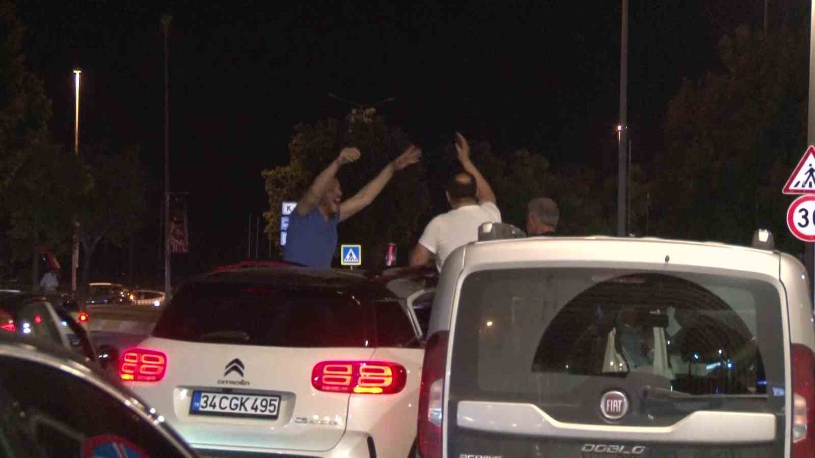 BAĞDAT CADDESİ'NDE KUPA COŞKUSU