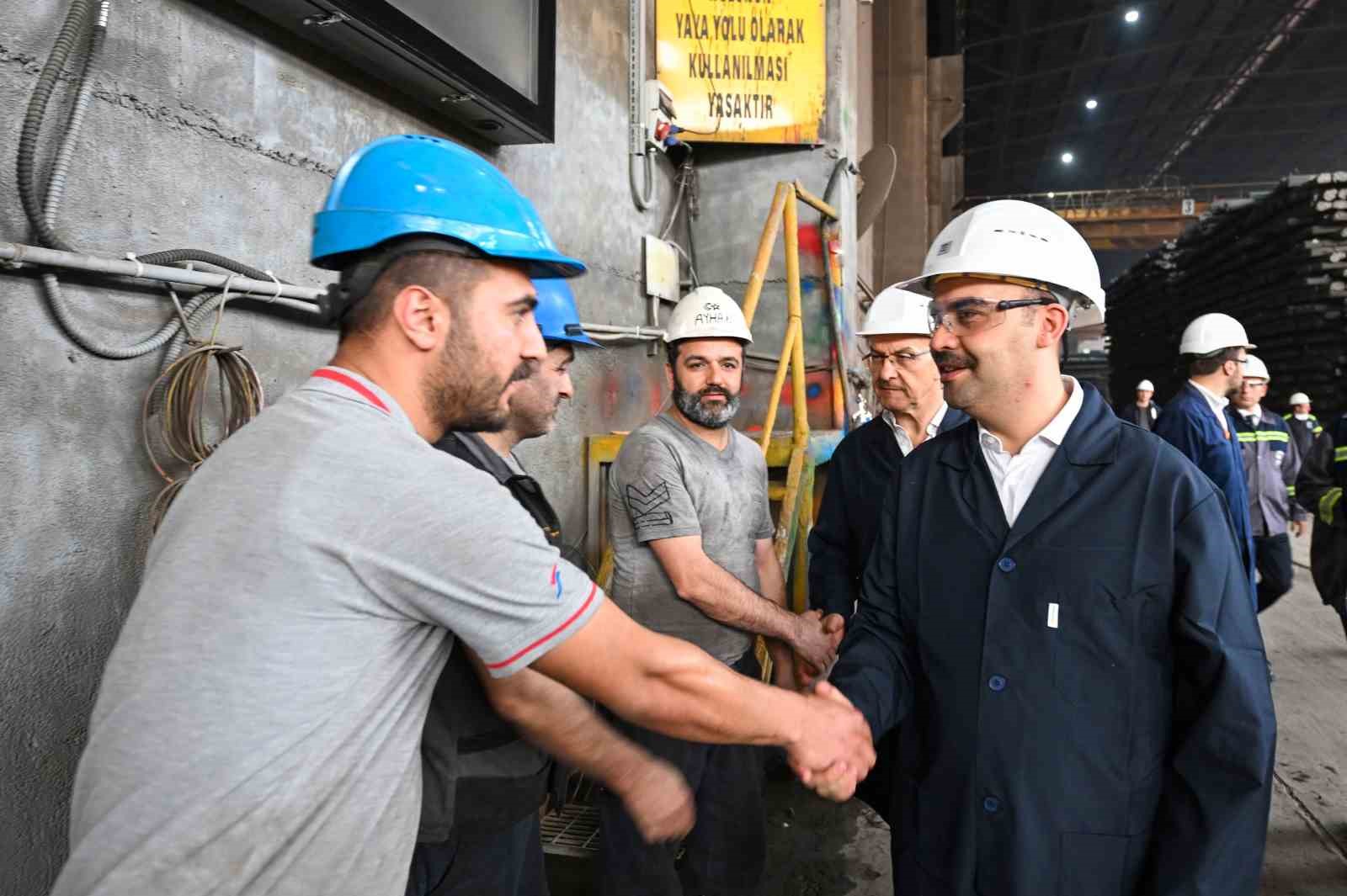 SANAYİ VE TEKNOLOJİ BAKANI MEHMET FATİH KACIR, ÜRETİMLERİNİ SÜRDÜREN FABRİKALARI