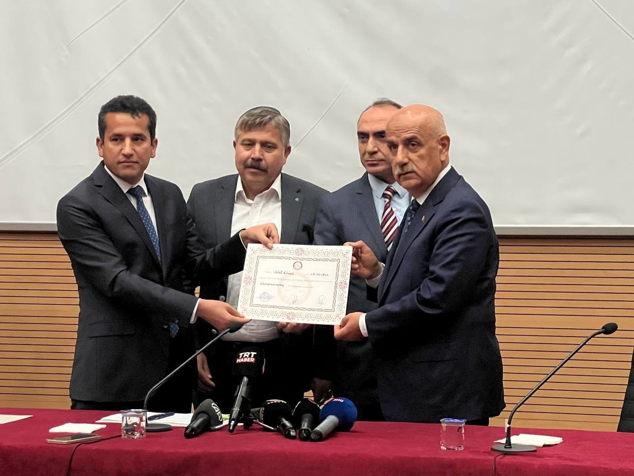 TARIM VE ORMAN BAKANI VAHİT KİRİŞCİ, 28. DÖNEM KAHRAMANMARAŞ MİLLETVEKİLLİĞİ