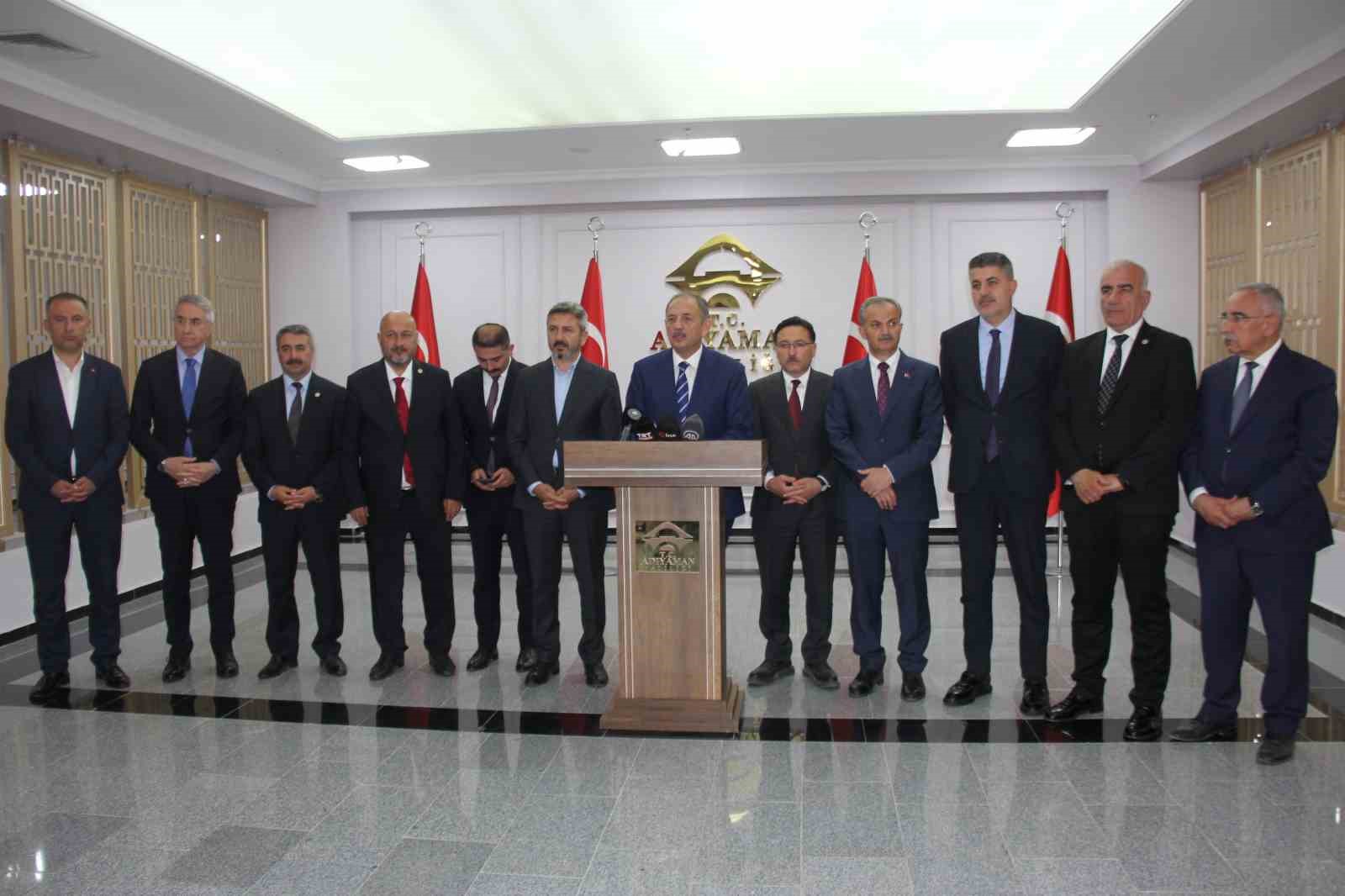 ADIYAMAN’DA AFET KOORDİNASYON TOPLANTISININ ARDINDAN BASIN AÇIKLAMASI YAPAN ÇEVRE, ŞEHİRCİLİK