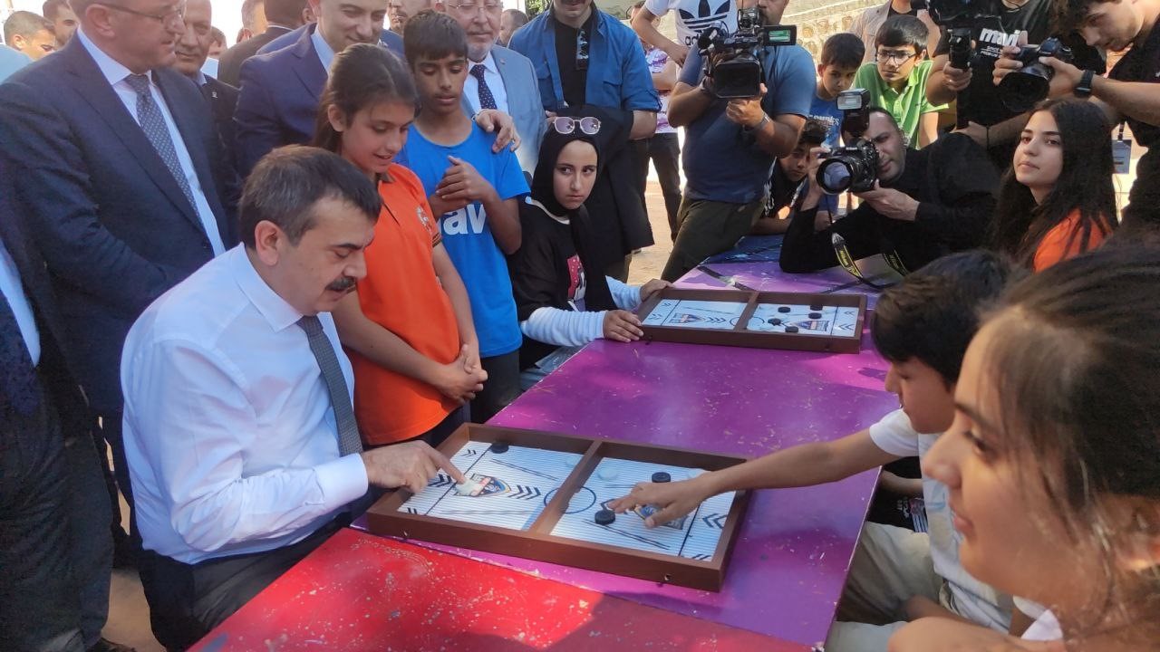 MİLLİ EĞİTİM BAKANI YUSUF TEKİN, KAHRAMANMARAŞ DEPREMLERİNİN VURDUĞU GAZİANTEP'İN İSLAHİYE