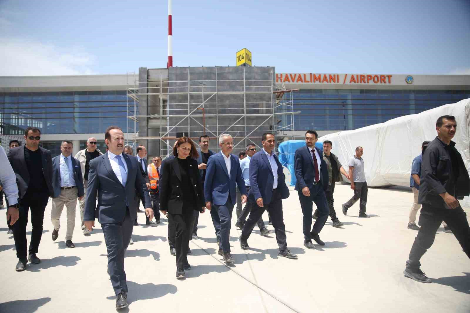 ULAŞTIRMA VE ALTYAPI BAKANI ABDULKADİR URALOĞLU, BAKANLIK GÖREVİNE ATANDIKTAN SONRA
