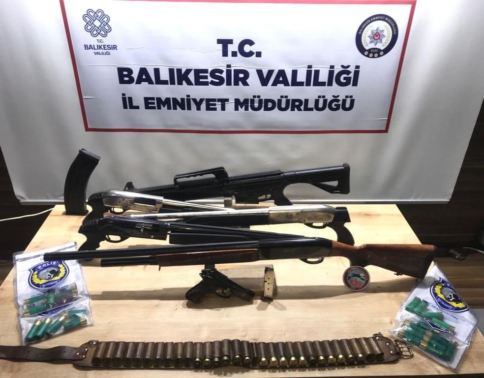 BALIKESİR'DE 45 ARANAN ŞAHISTAN, 24'Ü TUTUKLANDI