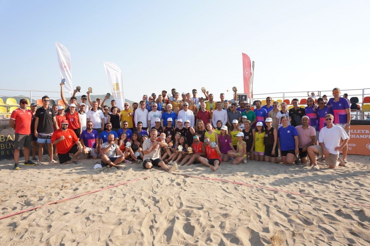 TÜRKİYE VOLEYBOL FEDERASYONU VE BALIKESİR BÜYÜKŞEHİR BELEDİYESİ İŞ BİRLİĞİYLE BURHANİYE'DE