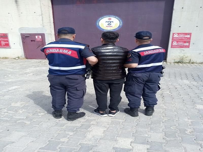 BALIKESİR'DE KESİNLEŞMİŞ HAPİS CEZASI BULUNAN 2 KİŞİ YAKALANDI VE TUTUKLANDI