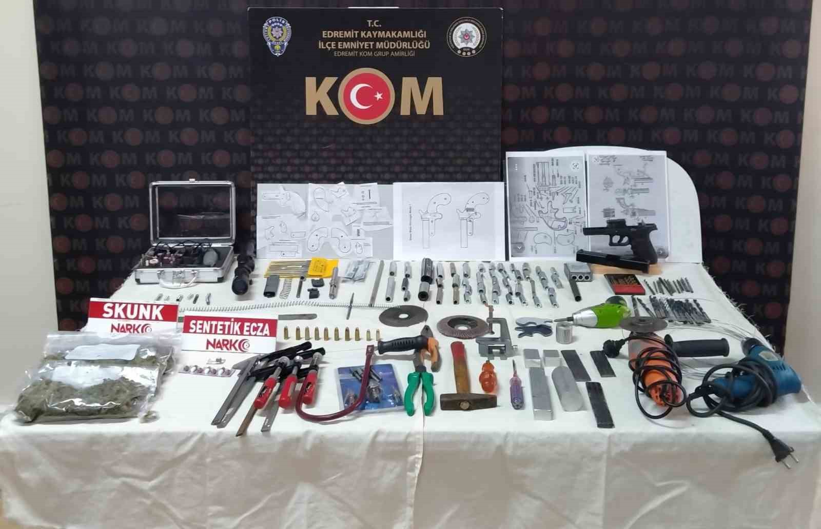 EDREMİT İLÇESİNDE KOM ŞUBE MÜDÜRLÜĞÜ EKİPLERİ TARAFINDAN DÜZENLENEN OPERASYONDA UYUŞTURUCU