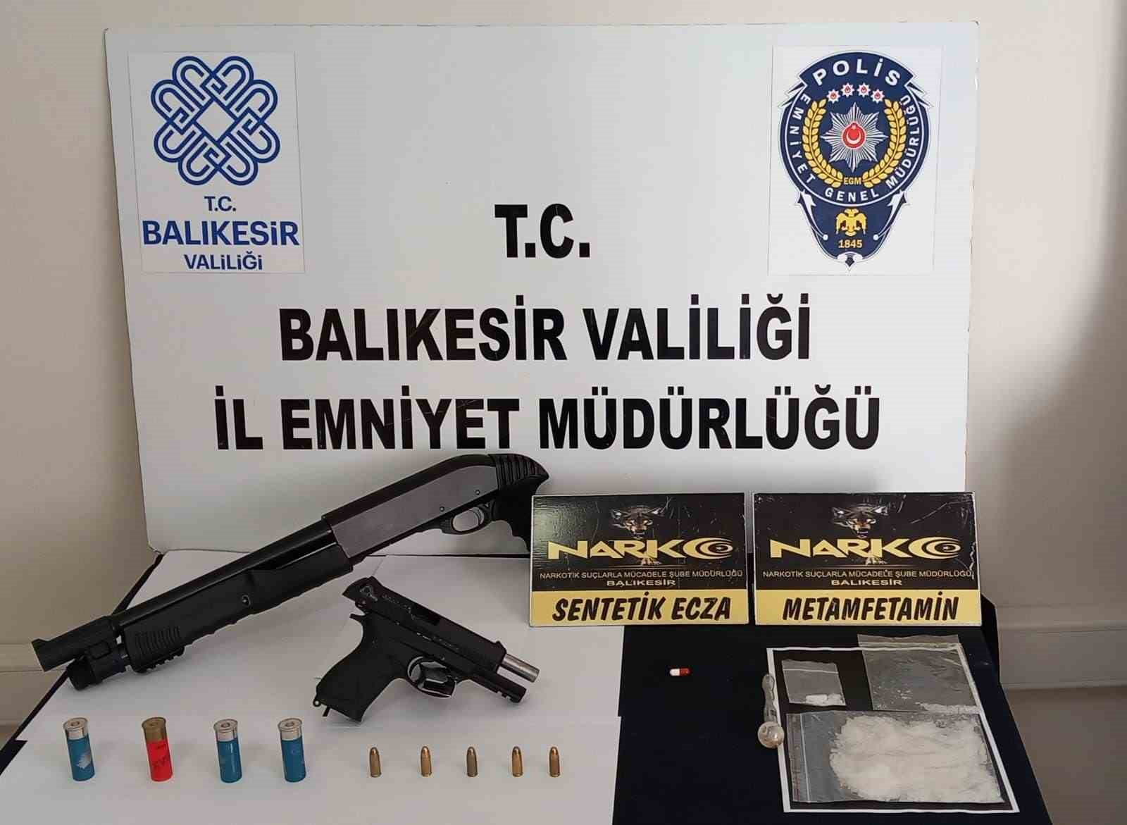 BALIKESİR'DE POLİSTEN 69 ŞAHSA UYUŞTURUCU OPERASYONU