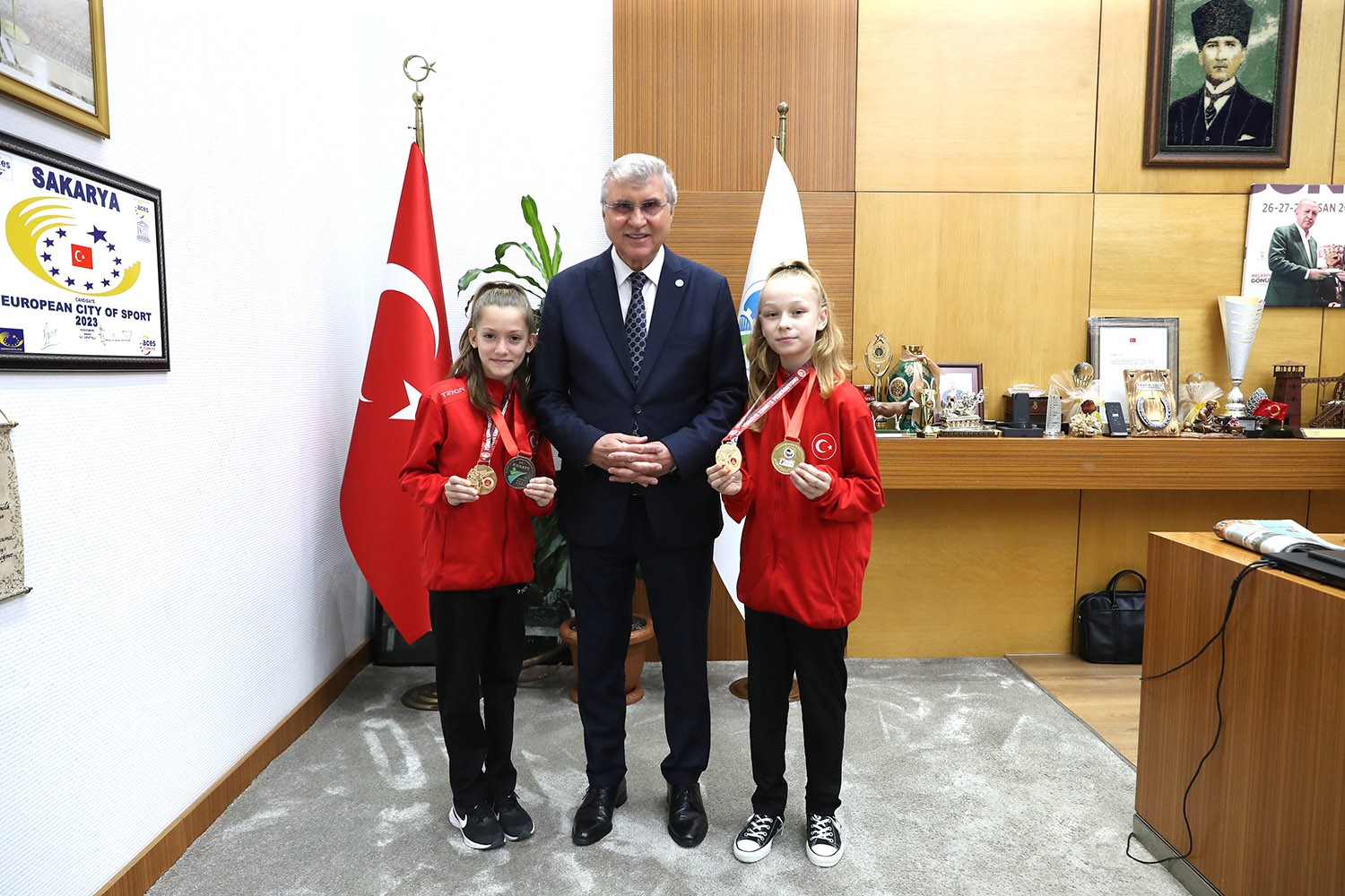 BALKAN ŞAMPİYONASINDA BİRİNCİLİK VE ÜÇÜNCÜLÜK ELDE EDEN SPORCULARA SAKARYA BÜYÜKŞEHİR