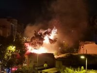 BALIKESİR'İN BANDIRMA İLÇESİNDE ATATÜRK CADDESİNDE HENÜZ BİLİNMEYEN BİR SEBEPLE ÇIKAN