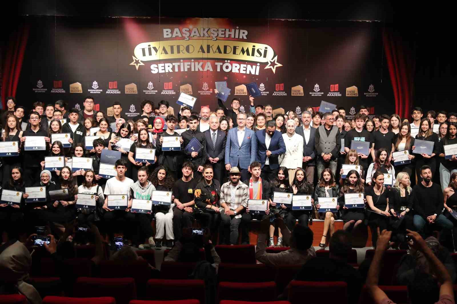 BAŞAKŞEHİR TİYATRO AKADEMİSİ’NDE 9 AY SÜREN EĞİTİMLERİNİ TAMAMLAYAN ÖĞRENCİLER İÇİN