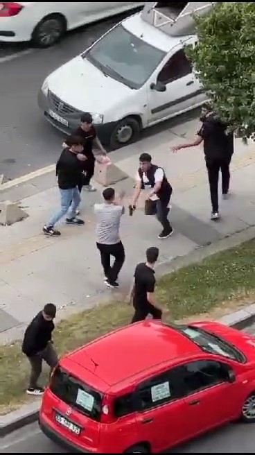 BAŞAKŞEHİR’DE SİLAHLI KAVGA KAMERAYA YANSIDI