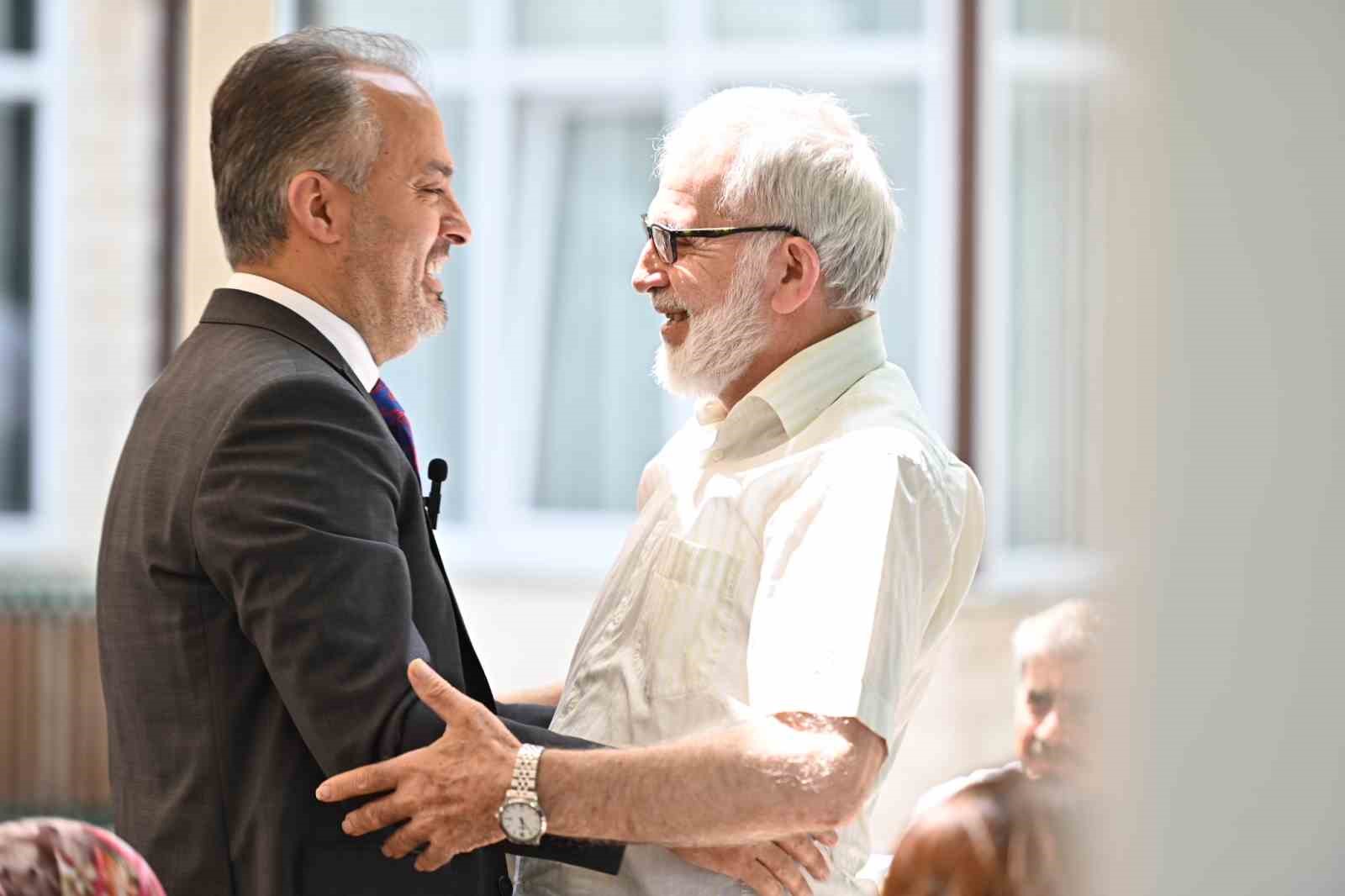 BURSA BÜYÜKŞEHİR BELEDİYE BAŞKANI ALİNUR AKTAŞ, YENİ HAFTAYA HUZUREVİ SAKİNLERİYLE