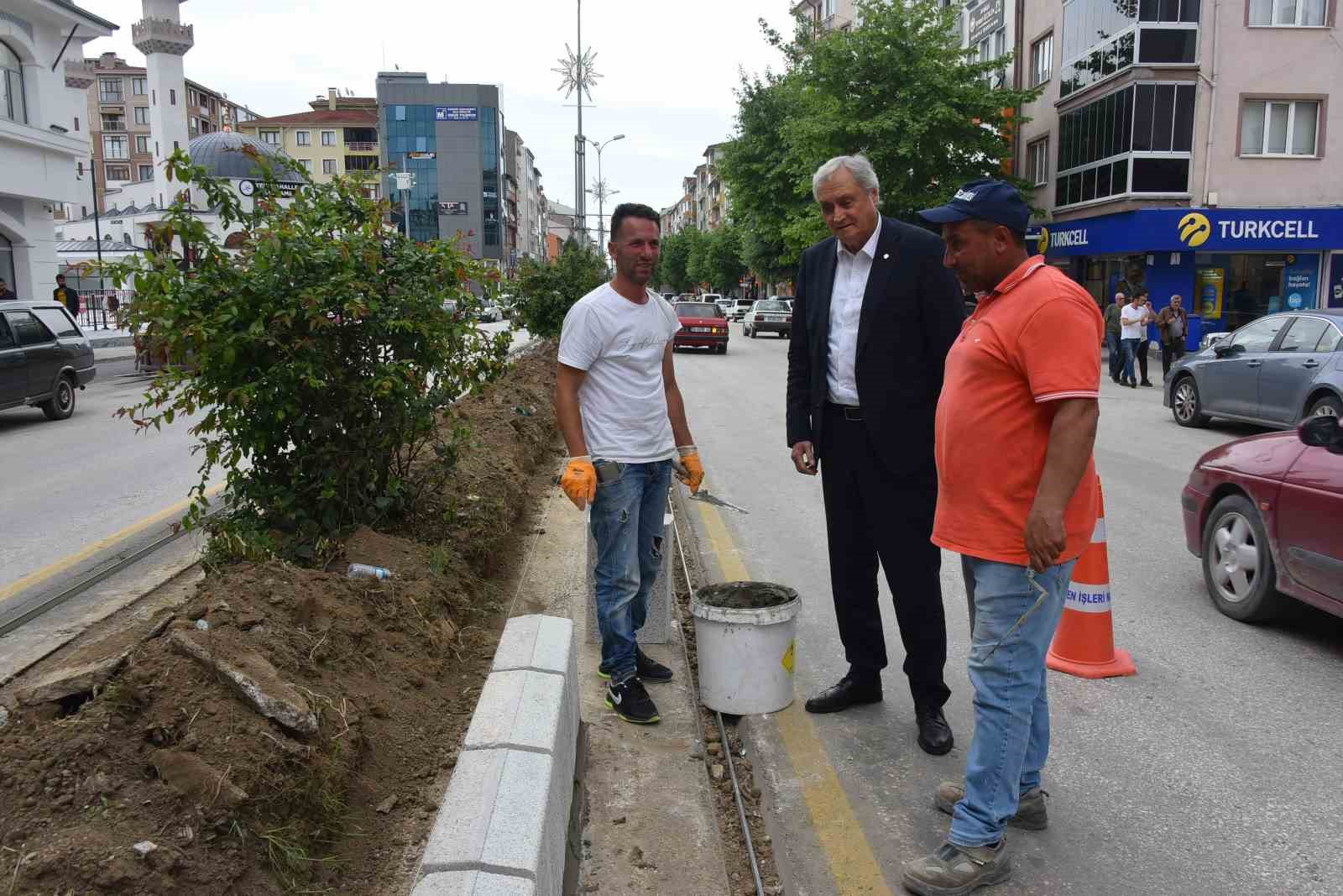 BAŞKAN BAKKALCIOĞLU ÇALIŞMALARI İNCELEDİ, HEMŞEHRİLERİ İLE BİR ARAYA GELDİ