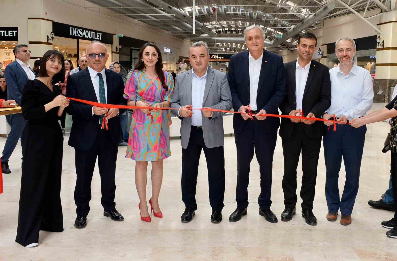 BOZÜYÜK BELEDİYE BAŞKANI MEHMET TALAT BAKKALCIOĞLU, KARAKALEM VE YAĞLI BOYA
