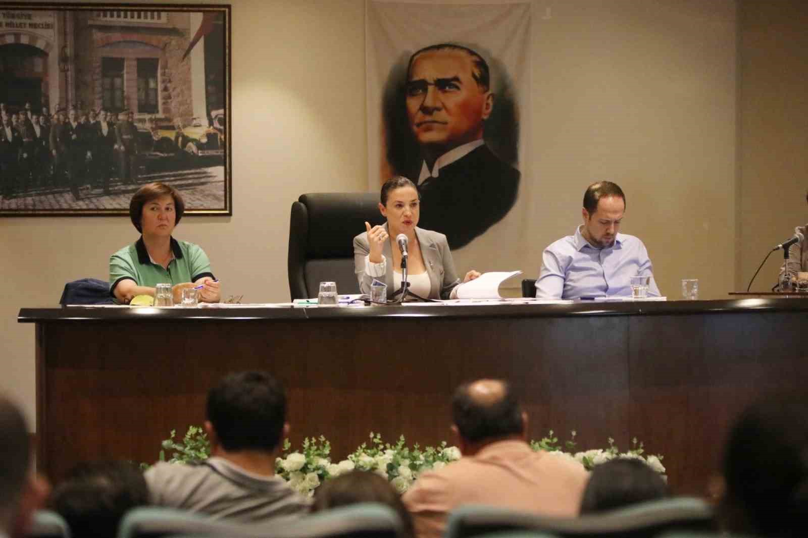BELEDİYE BAŞKANI FİLİZ CERİTOĞLU SENGEL, BİR KONUŞMA YAPTI