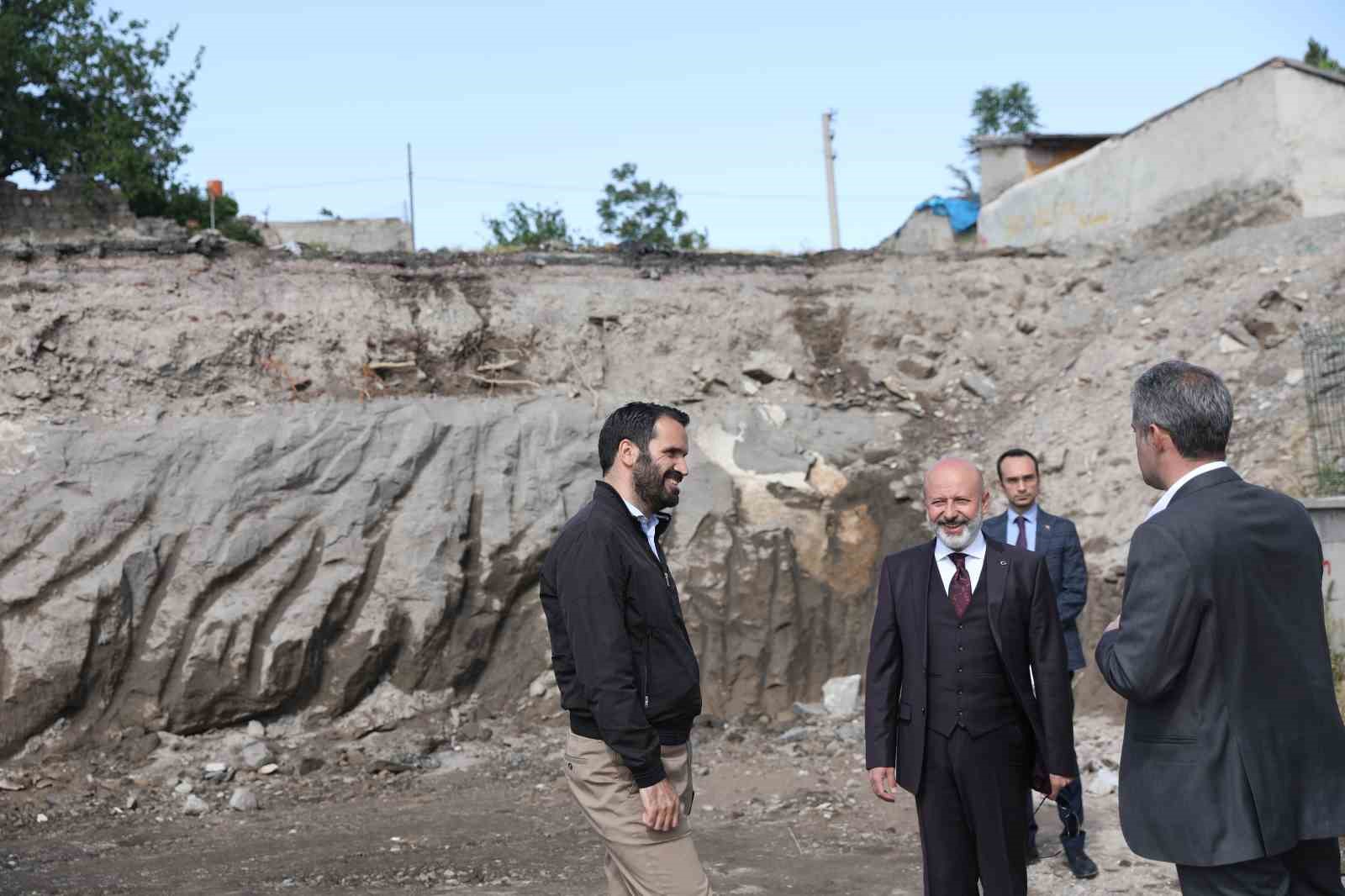 KOCASİNAN BELEDİYE BAŞKANI AHMET ÇOLAKBAYRAKDAR, ERKİLET BULVARI ÜZERİNDE YAPIMINA BAŞLANAN