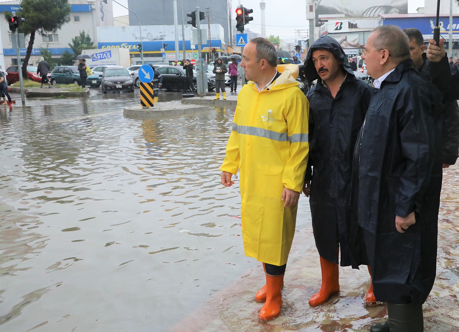 SAMSUN’DA BU GECE BAŞLAYAN VE SABAH DA DEVAM EDEN ŞİDDETLİ