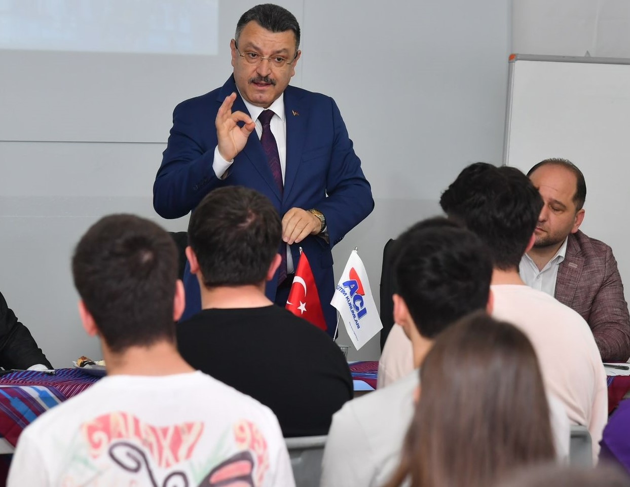 ORTAHİSAR BELEDİYE BAŞKANI AHMET METİN GENÇ, YÜKSEKÖĞRETİM KURUMLARI SINAVI’NA (YKS)