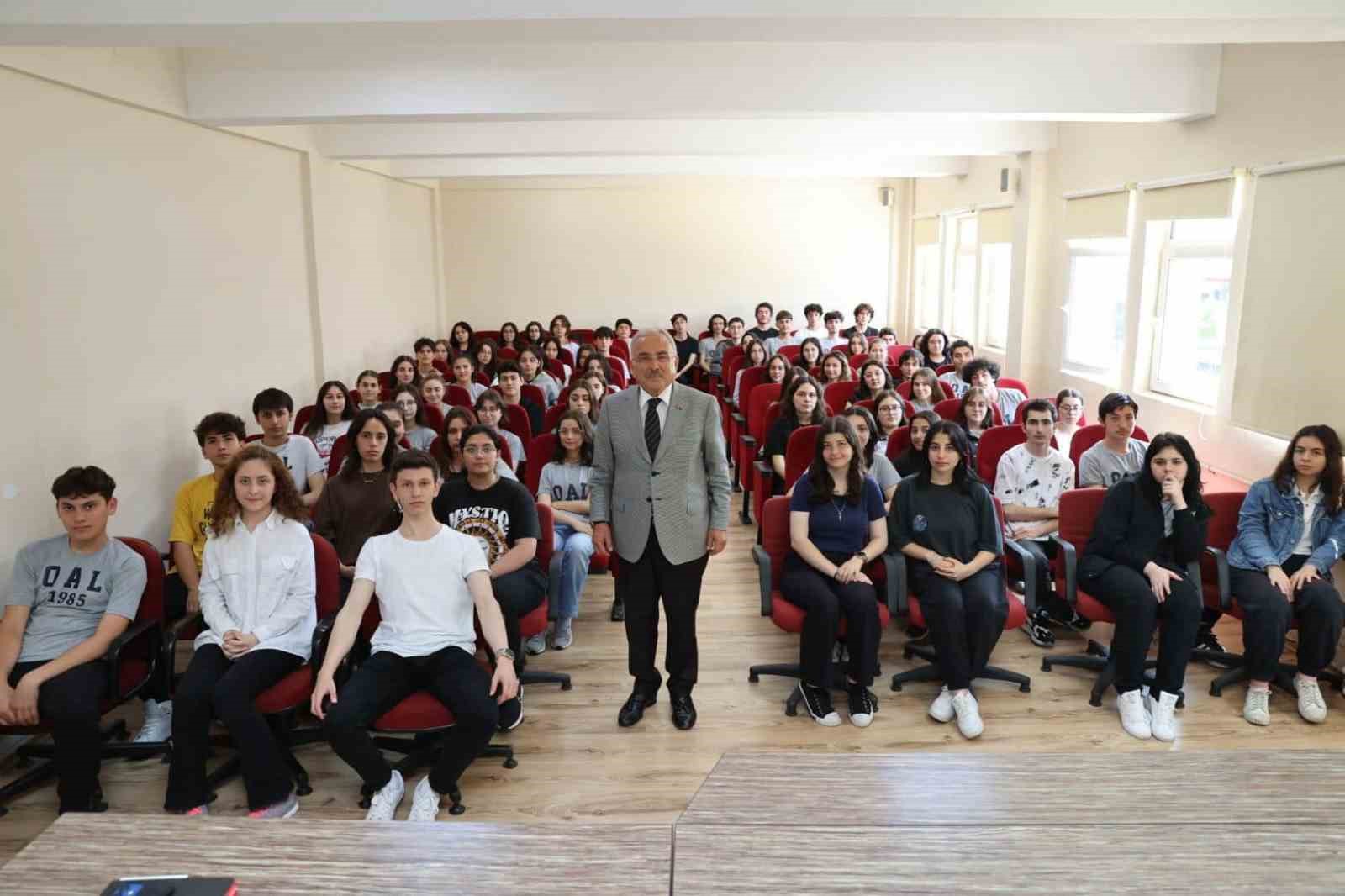 ORDU BÜYÜKŞEHİR BELEDİYE BAŞKANI DR. MEHMET HİLMİ GÜLER, ÖĞRENCİLERE DENEYİMLERİNİ