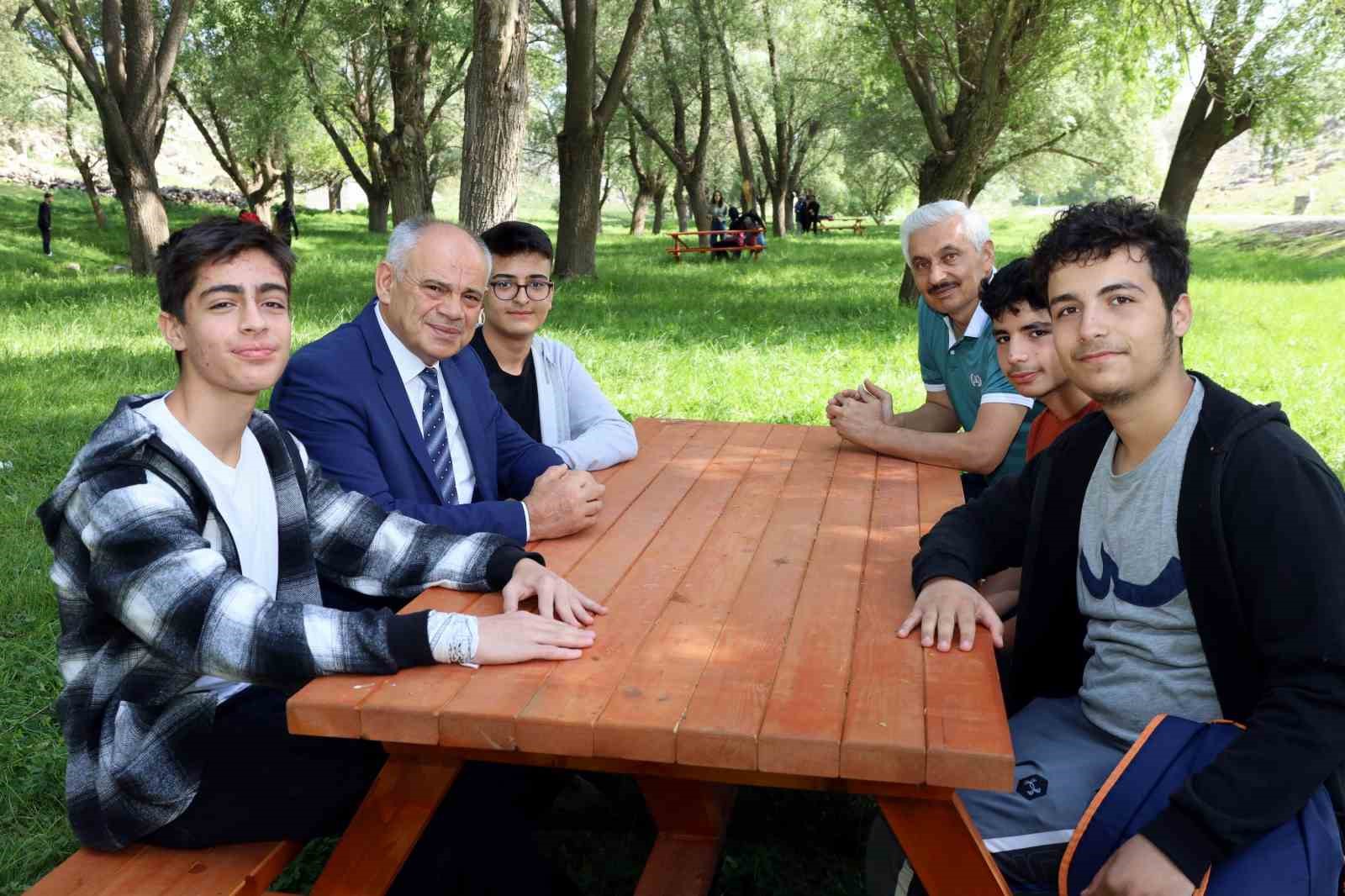 YAHYALI BELEDİYE BAŞKANI ESAT ÖZTÜRK, İLÇE HALKININ PİKNİK YAPMAK İÇİN