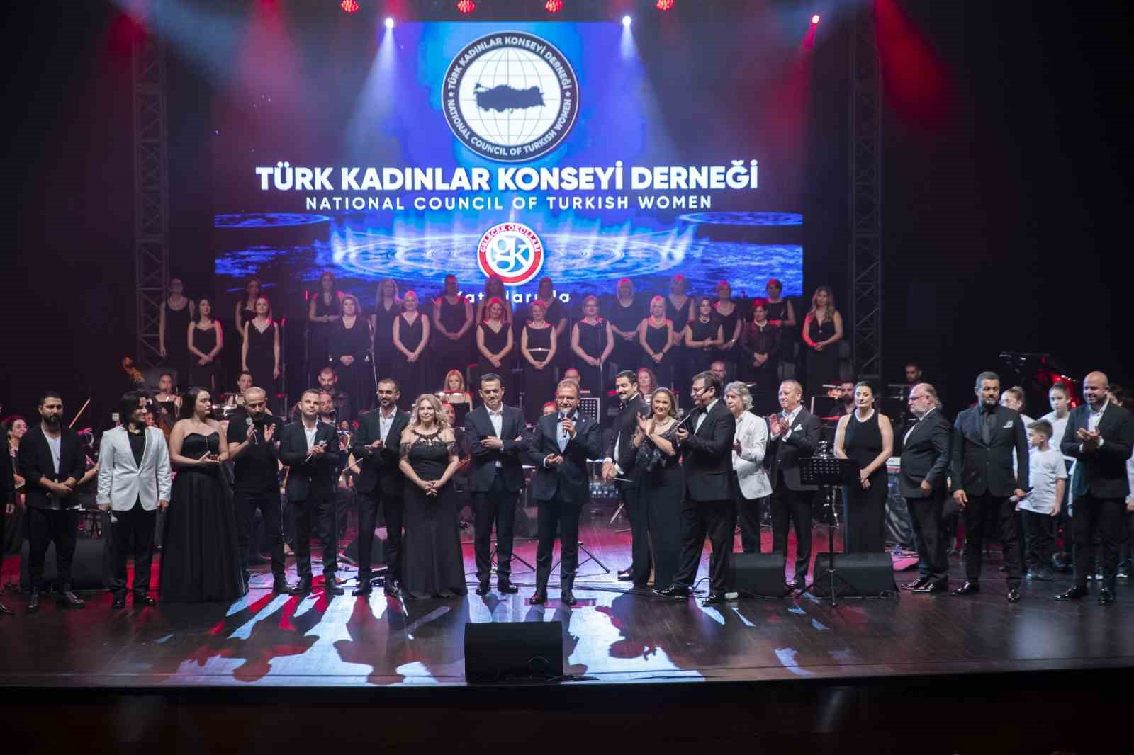 MERSİN BÜYÜKŞEHİR BELEDİYE BAŞKANI VAHAP SEÇER VE EŞİ MERAL SEÇER,