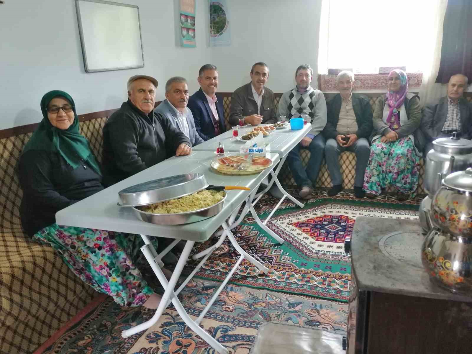 GÖLPAZARI BELEDİYE BAŞKANI HAYRİ SUER, İLÇEYE BAĞLI KÖYLERDE DÜZENLENEN HIDRELLEZ