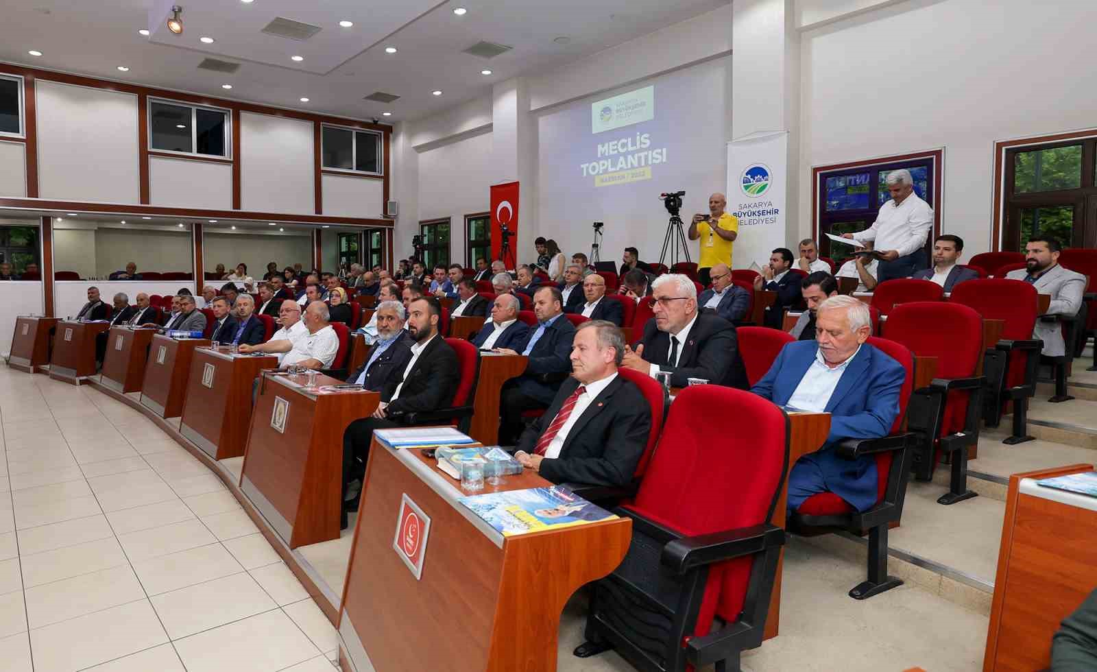 SAKARYA BÜYÜKŞEHİR BELEDİYE BAŞKANI EKREM YÜCE, MECLİSTE SAKARYALILARI HEYECANLANDIRACAK YENİ