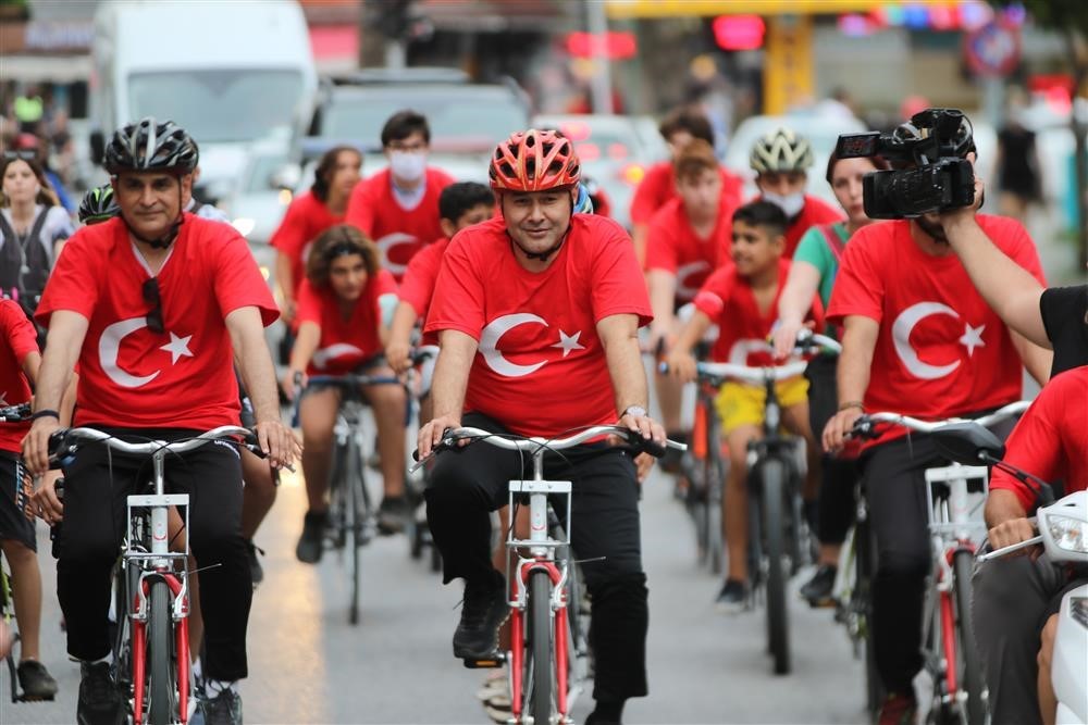ALANYA BELEDİYE BAŞKANI ADEM MURAT YÜCEL, ÖĞRENCİLERE KARNE HEDİYESİ OLARAK