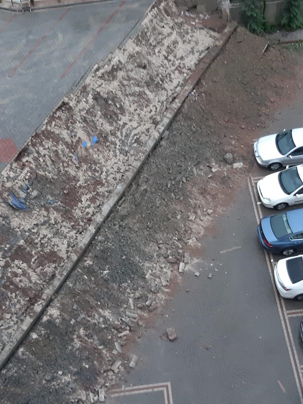 BAŞKENTTE YAŞANAN SAĞANAK YAĞIŞ SONRASINDA BİR BİNAYA AİT İSTİNAT DUVARI