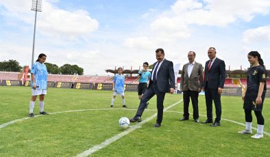 Yücel Yılmaz,amatör spor kulüplerine desteği 60 milyona çıkardı