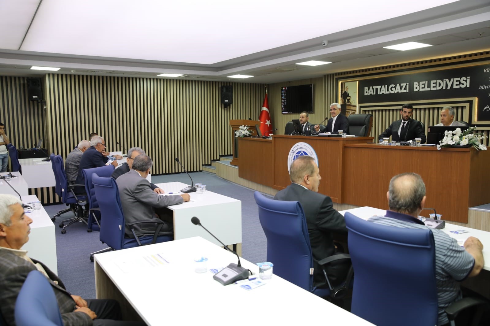 BAŞKAN GÜDER’İN TALİMATIYLA ESNAFA KİRA DESTEĞİ
