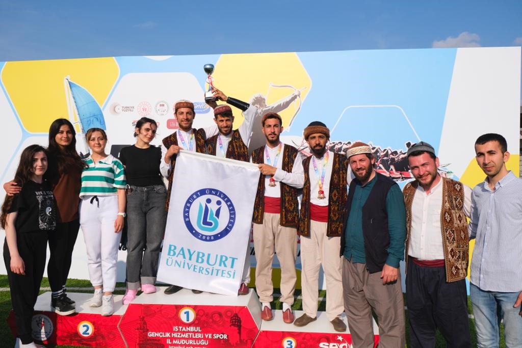 BAYBURT ÜNİVERSİTESİ, GELENEKSEL TÜRK OKÇULUĞUNDA TAKIM HALİNDE BRONZ MADALYA KAZANDI