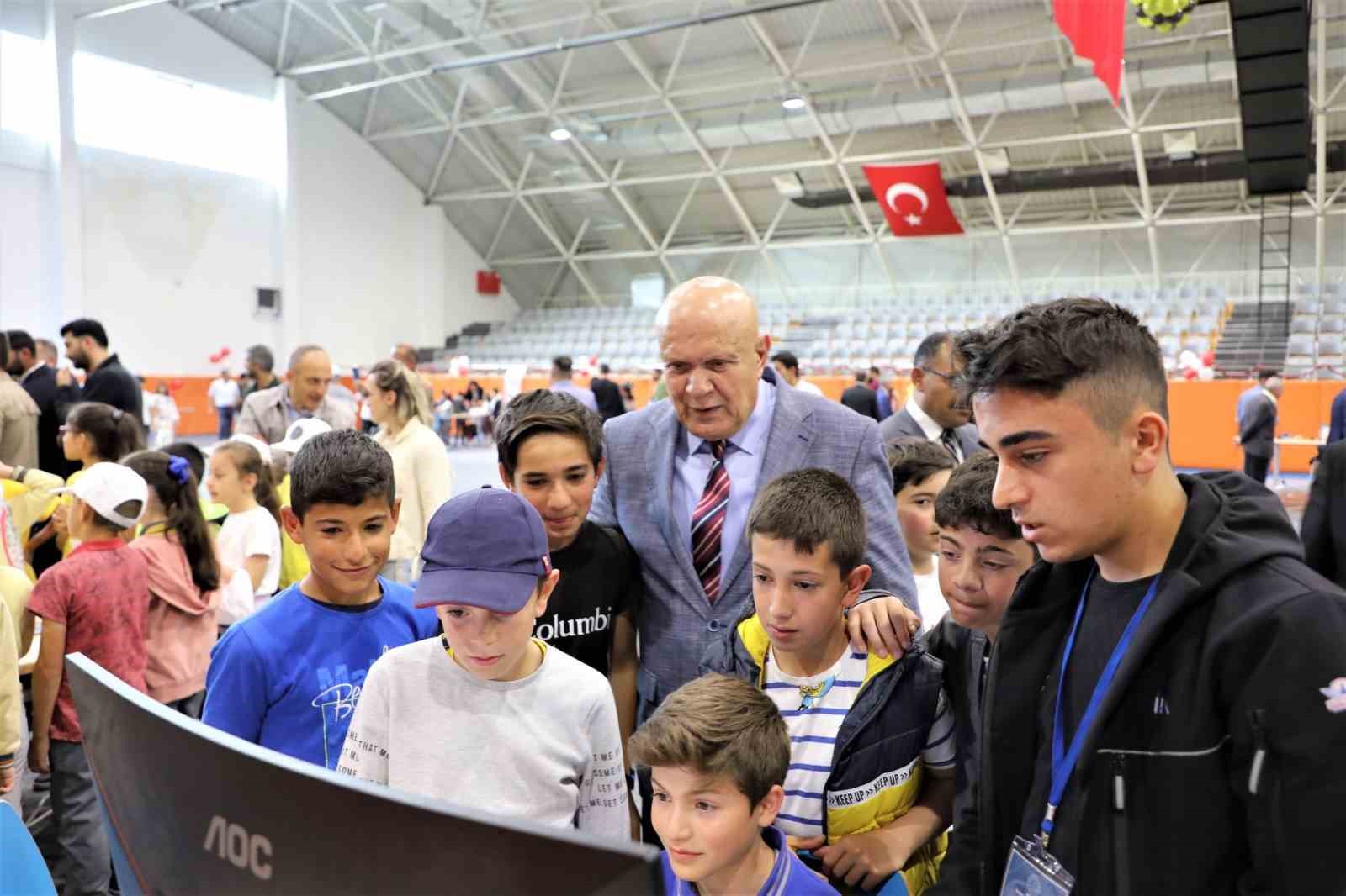 BAYBURT’TA BAYFEST BİLİM VE TEKNOLOJİ FESTİVALİ'NİN AÇILIŞI GERÇEKLEŞTİRDİ