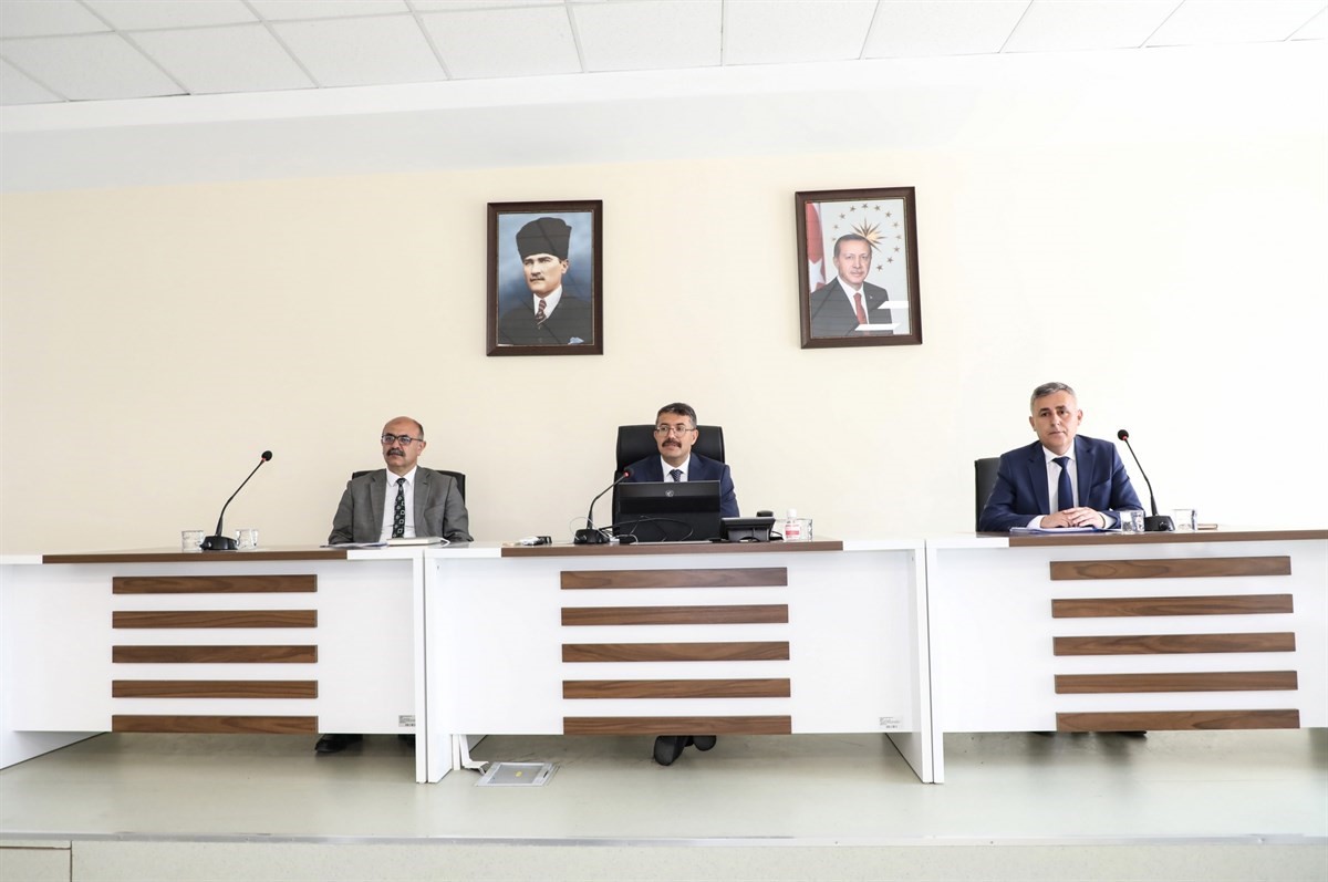 VALİ ÇELİK: "BAYRAKTAR TB2 İHA, ORMAN YANGINLARIYLA MÜCADELE İÇİN HAVALİMANINA
