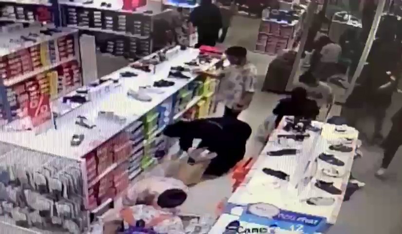 BAŞAKŞEHİR'DE BAYRAM ALIŞVERİŞİ İÇİN DEPOSİTE AVM'YE GİDEN KADININ ÇANTASININ ÇALINDIĞI