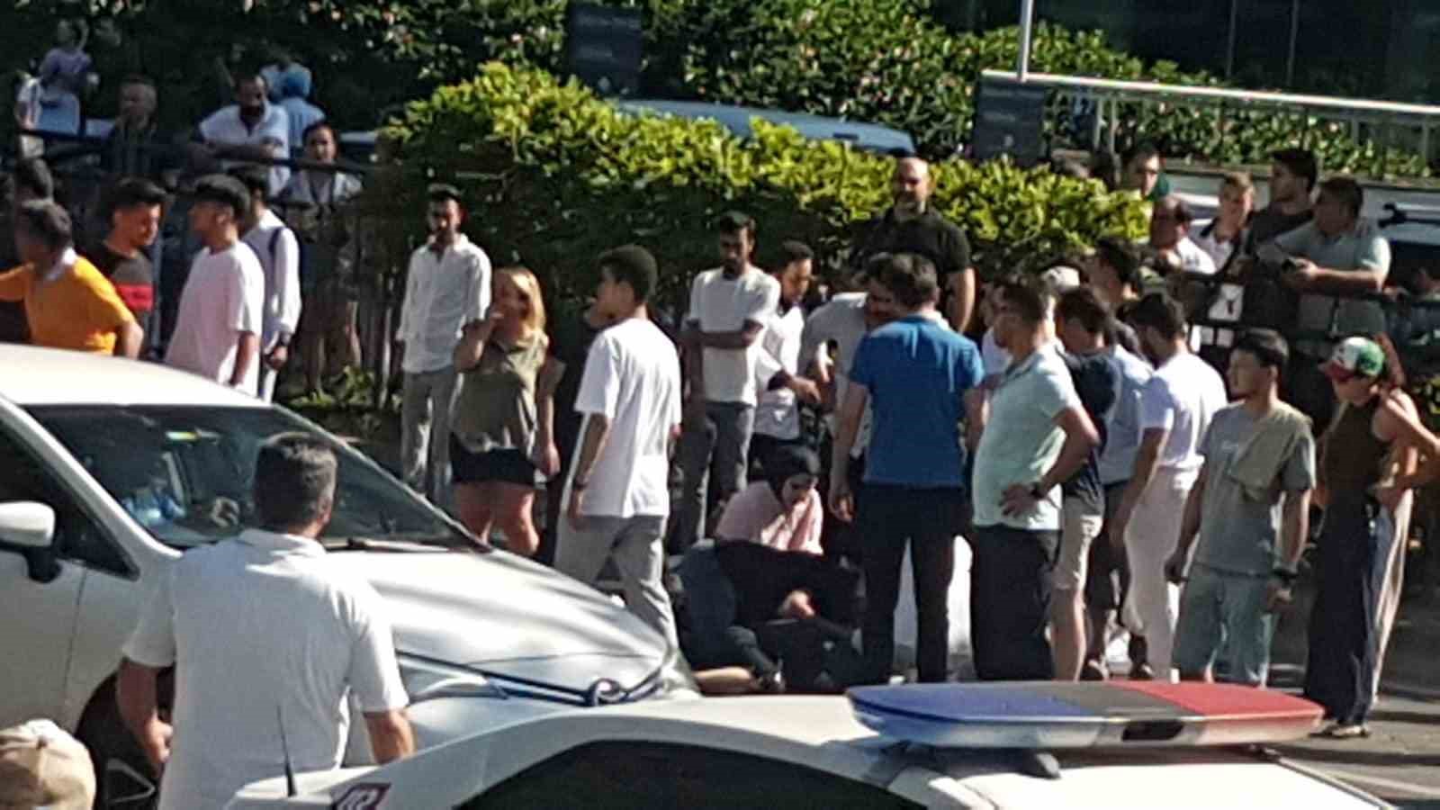 BEŞİKTAŞ’TA ÜÇ ARACIN KARIŞTIĞI ZİNCİRLEME KAZADA, EN ÖNDEKİ ARACIN ÇARPTIĞI
