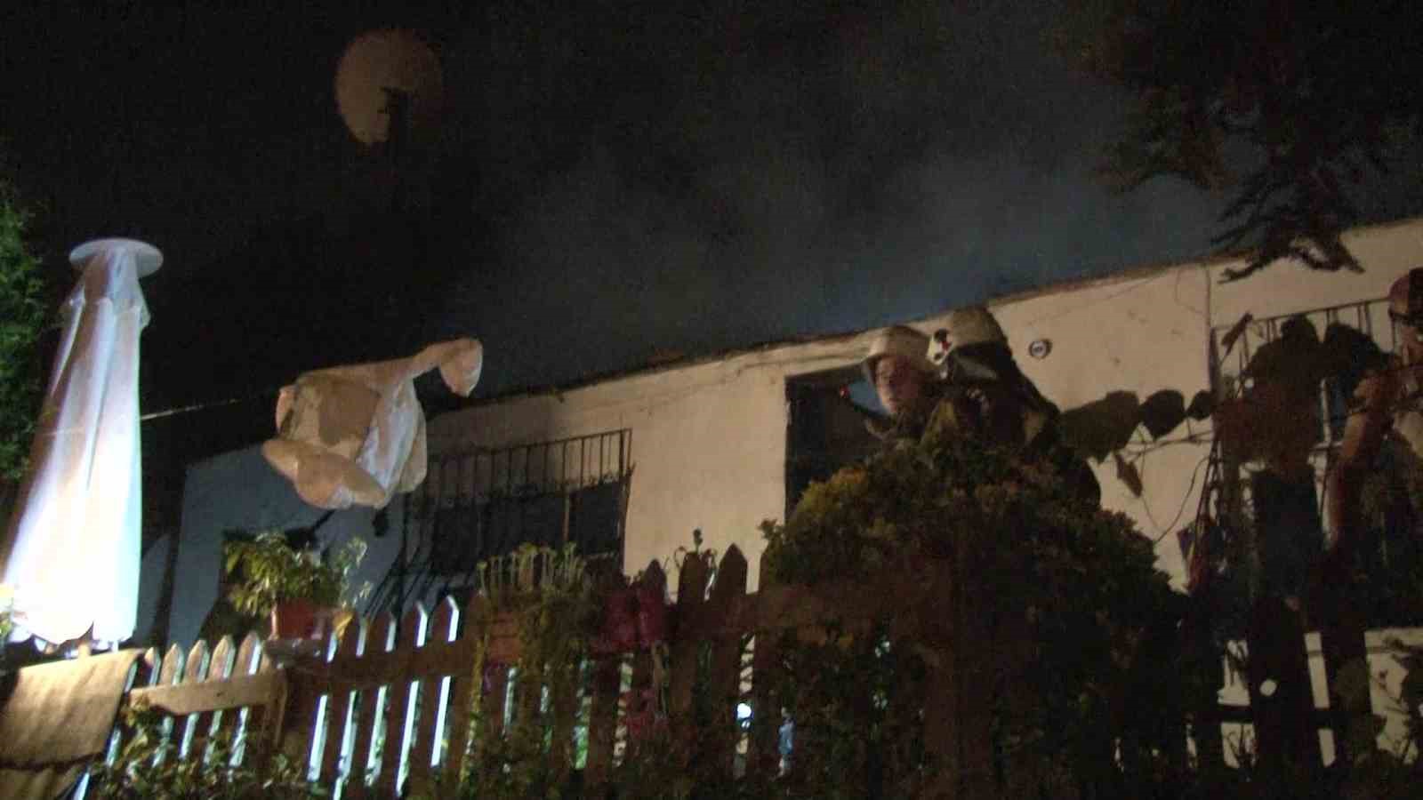 BEYKOZ’DA TEK KATLI EV ALEV ALEV YANDI