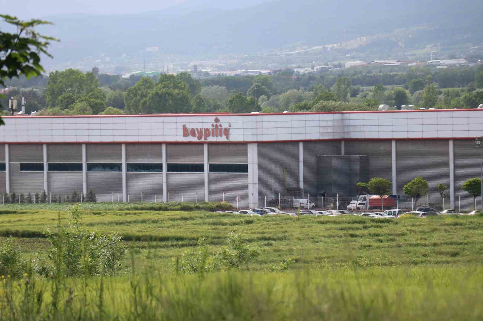 BOLU'DA BEYPİLİÇ FİRMASINA AİT FABRİKADA BANDA SIKIŞAN İŞÇİ OLAY YERİNDE