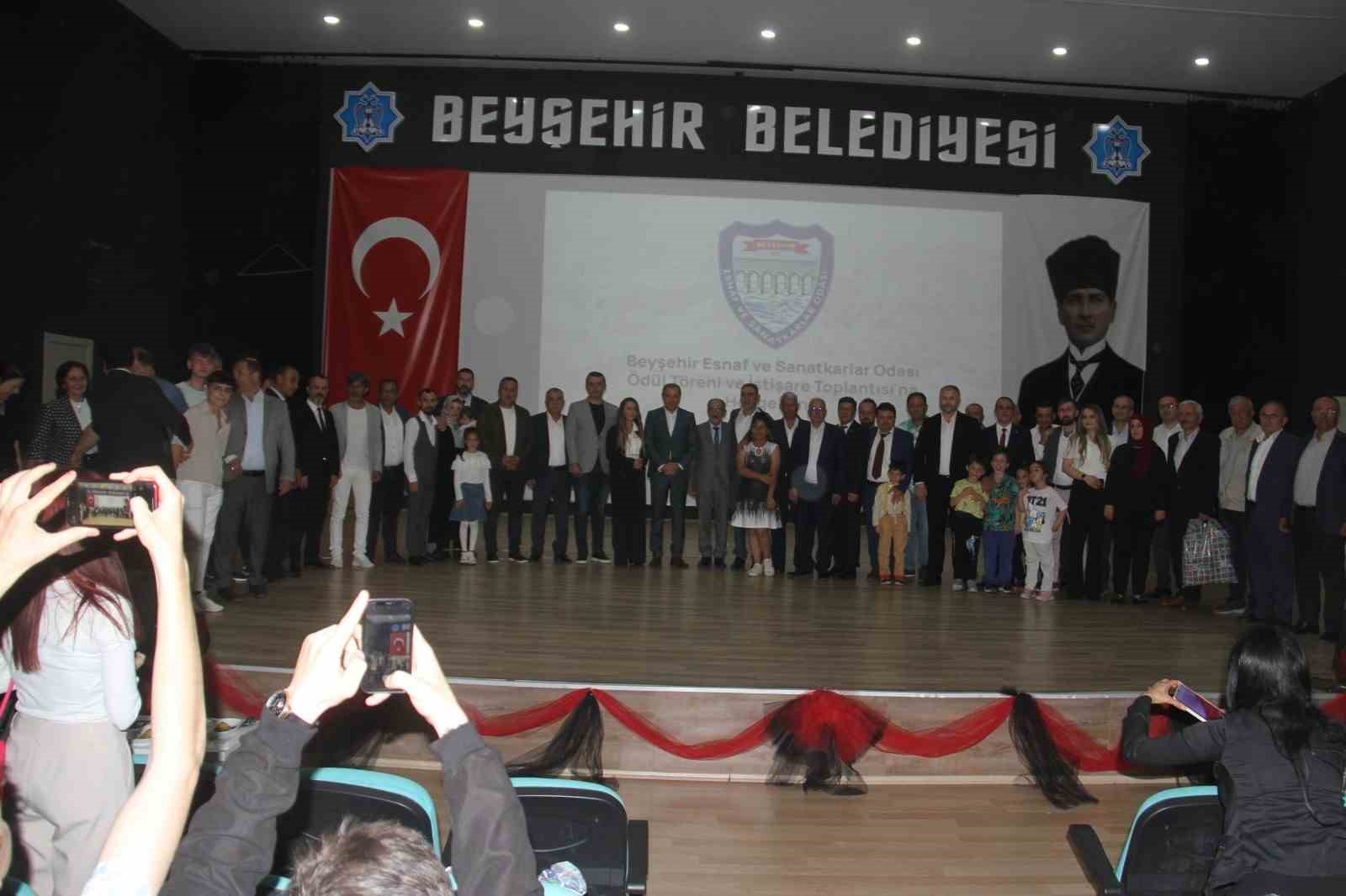 KONYA’NIN BEYŞEHİR İLÇESİNDE MESLEKTE 30. YILINI DOLDURAN VE BEYŞEHİR’İN TİCARETİNE